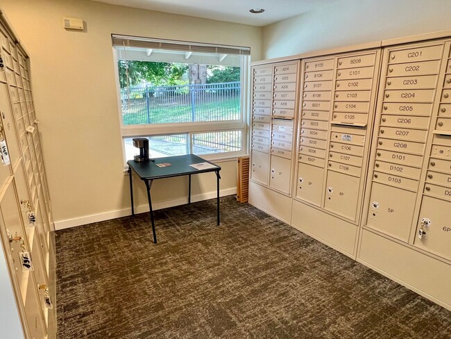 Building Photo - Woodinville ~ Woodland Hills Condo