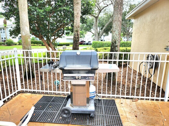 Building Photo - 2820 Citrus Lake Dr