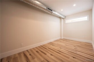 Building Photo - 523 Main St