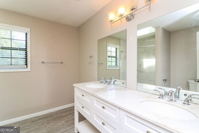 Building Photo - 2408 Chauncey Ln