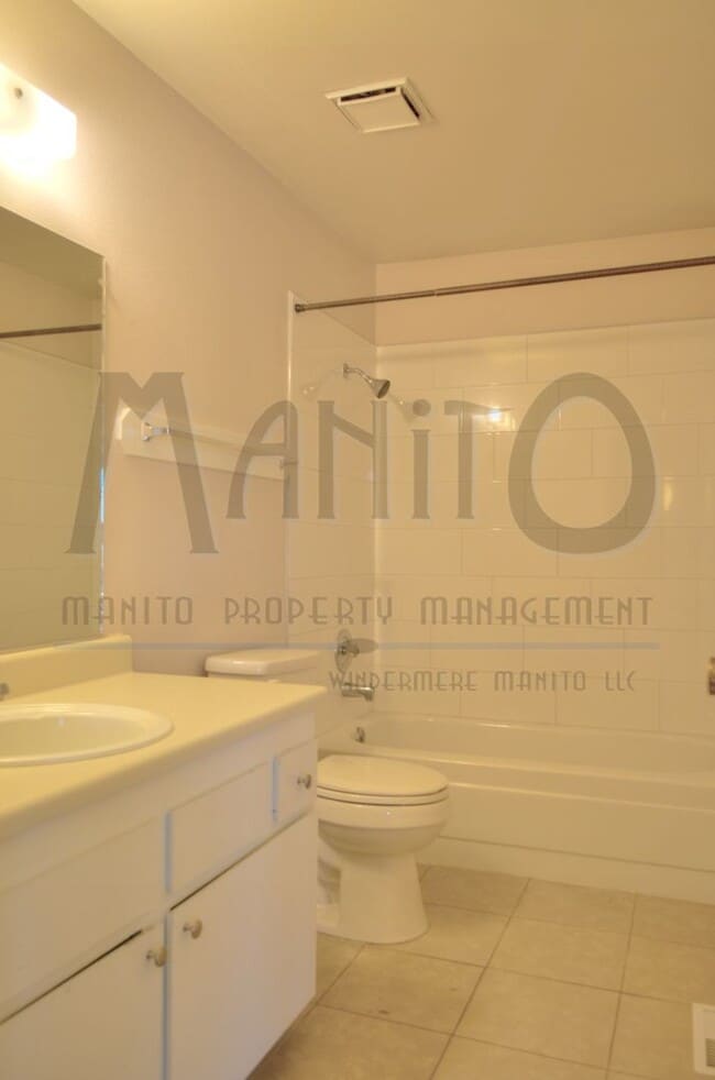 Building Photo - **COMING SOON** Clean & Spacious Spokane Valley Duplex