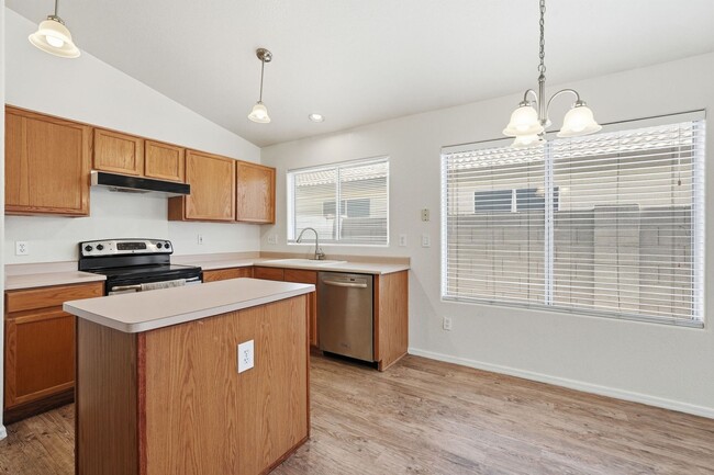 Building Photo - 3 Bedroom Home in Bridlewood!