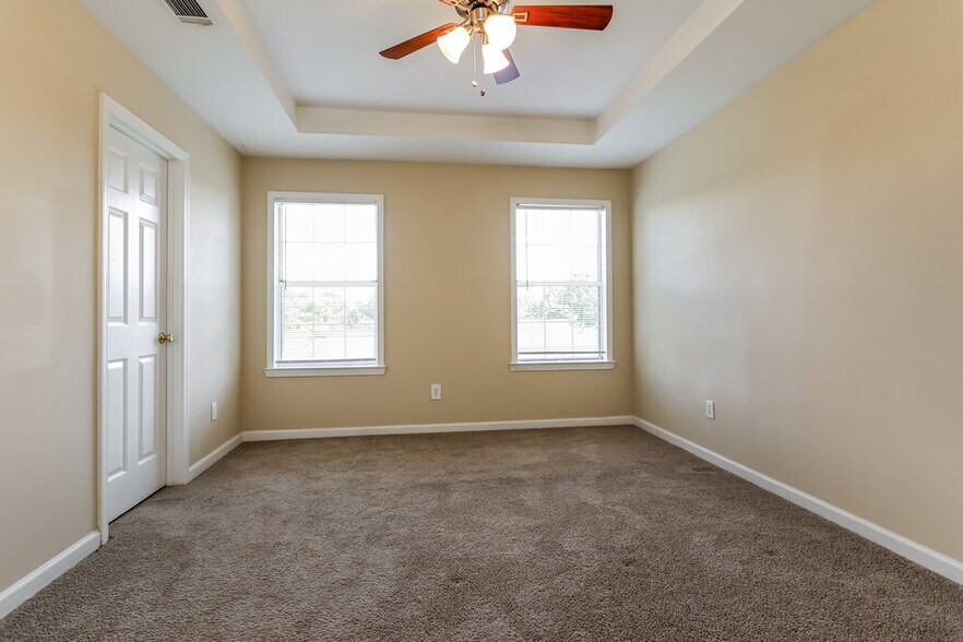 Building Photo - 1075 Omaha Dr