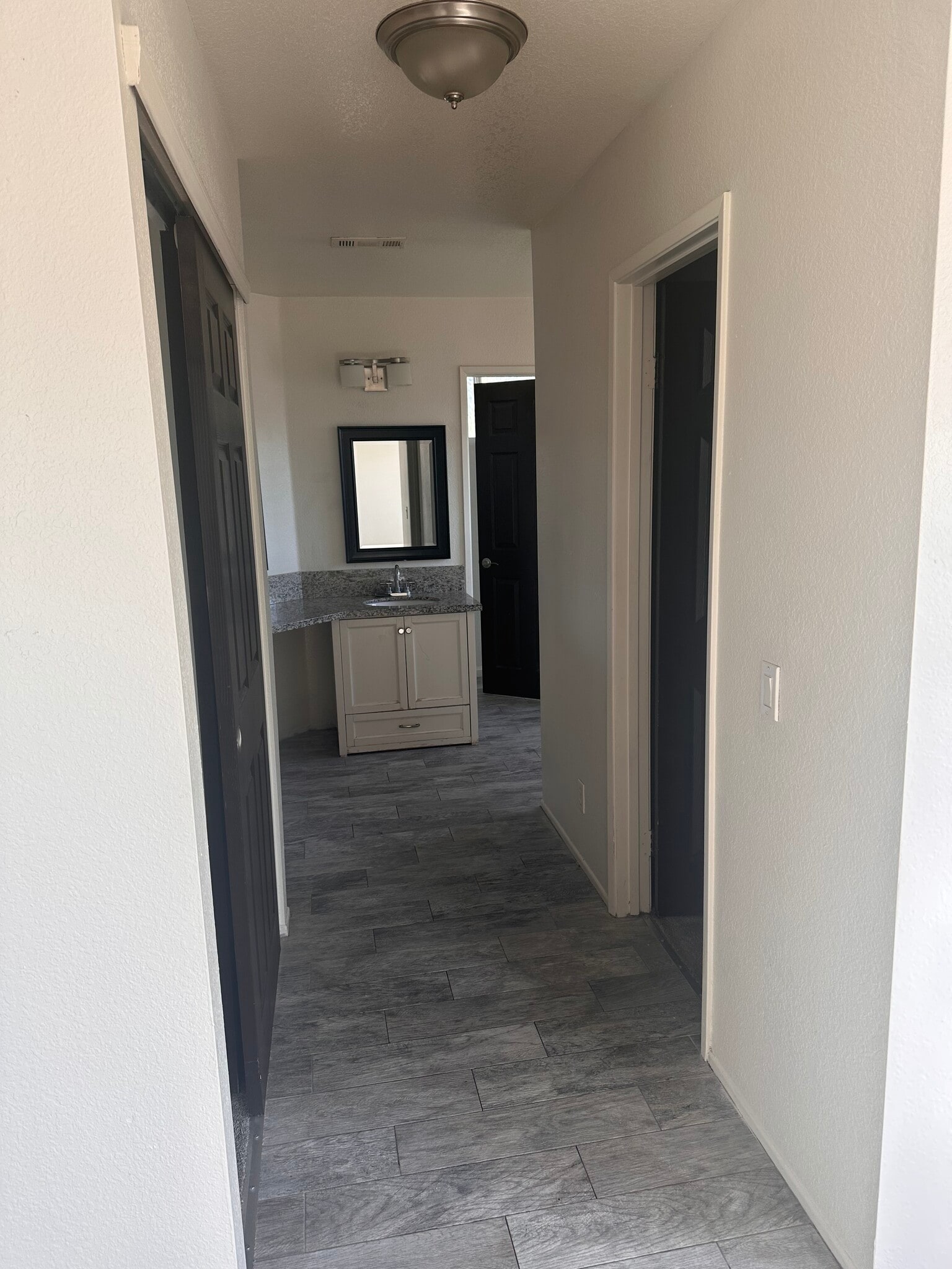 Building Photo - 581 Gladiola St