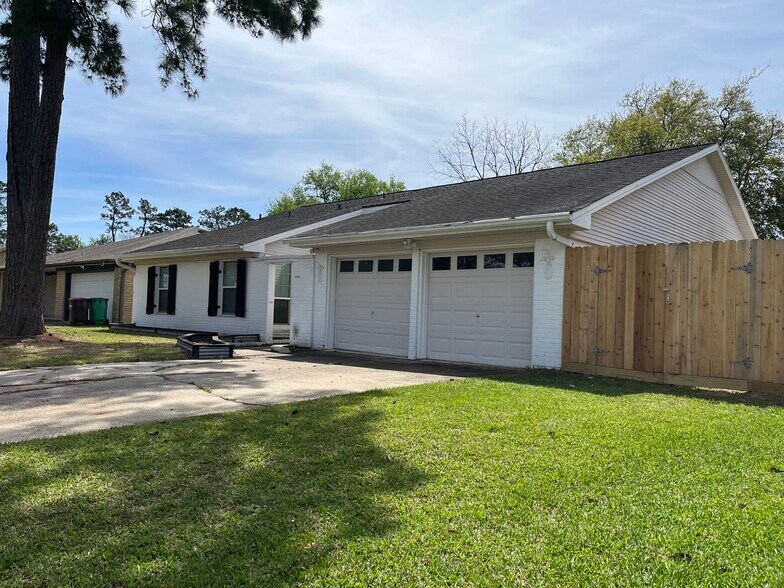 Building Photo - 3503 Canterbury Dr