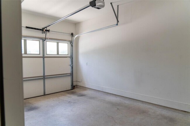 Building Photo - 204 Conservation Dr