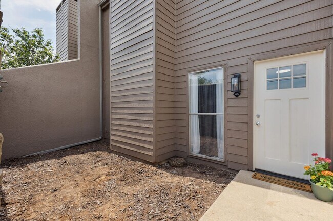 Building Photo - 2400 Sq Ft Condo for Rent Near Shopping