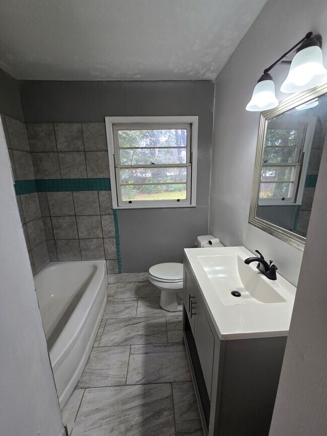 Building Photo - Great Price for this Updated Home