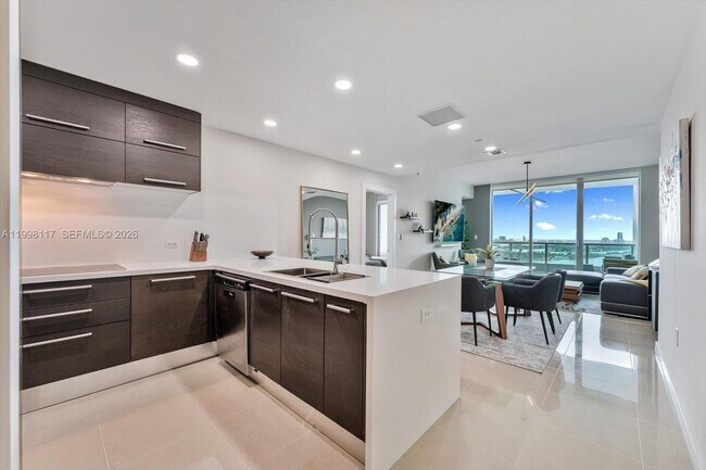 Building Photo - 900 Biscayne Blvd