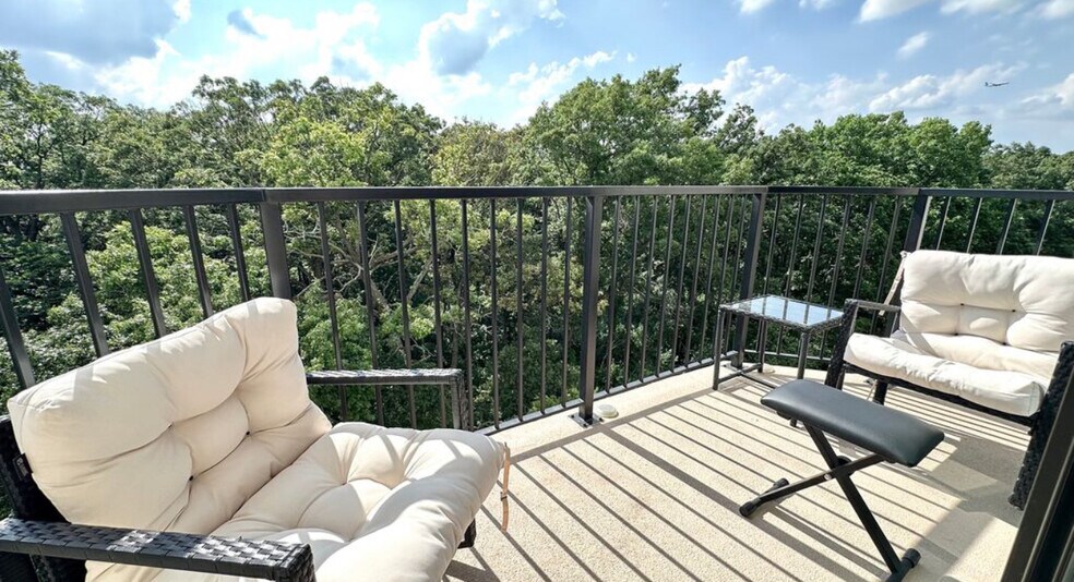 Building Photo - 190 S Wood Dale Rd