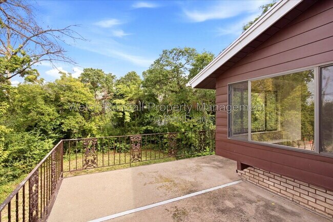 Building Photo - 5070 Doren Dr