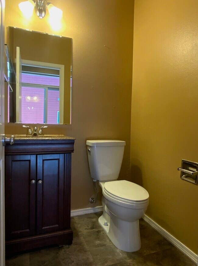 Building Photo - Gorgeous 3 Bedroom Arbor Rose Home!
