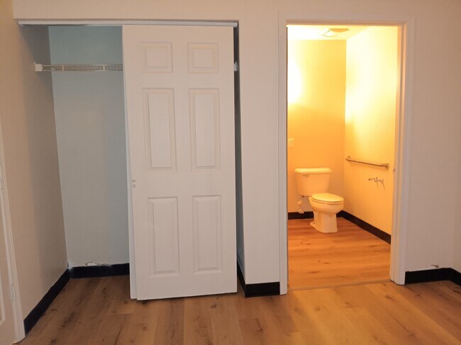 Building Photo - Irvine Renaissance