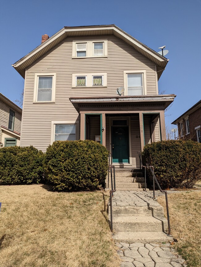 Building Photo - 382 Wyandotte Ave