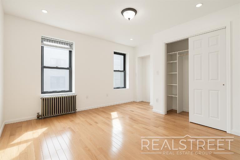 Building Photo - Spacious 2 BR in Heart of Park Slope