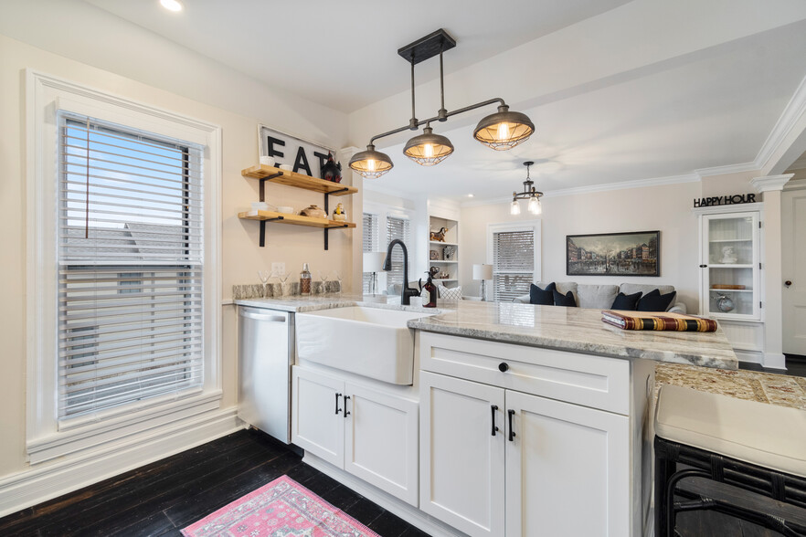 Granite counter tops with granite - 16 Lincoln Ave