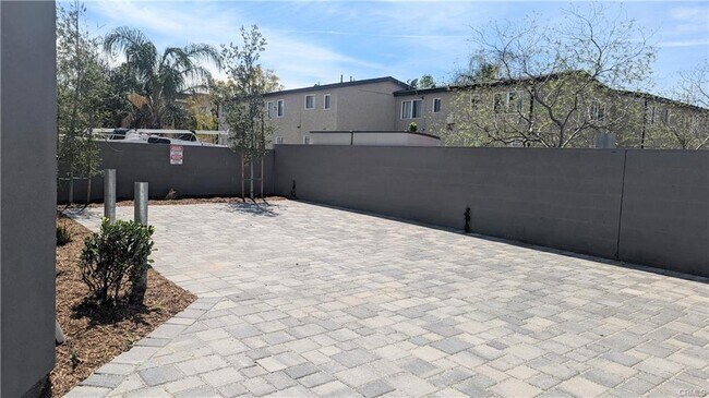 Building Photo - 15126 Logos Ct