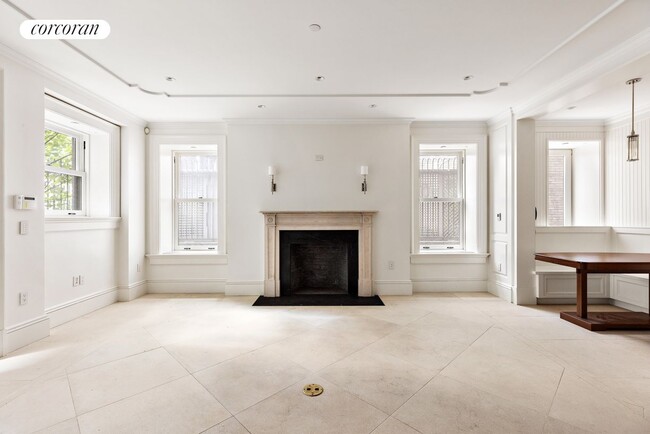 Building Photo - 4 E 64th St
