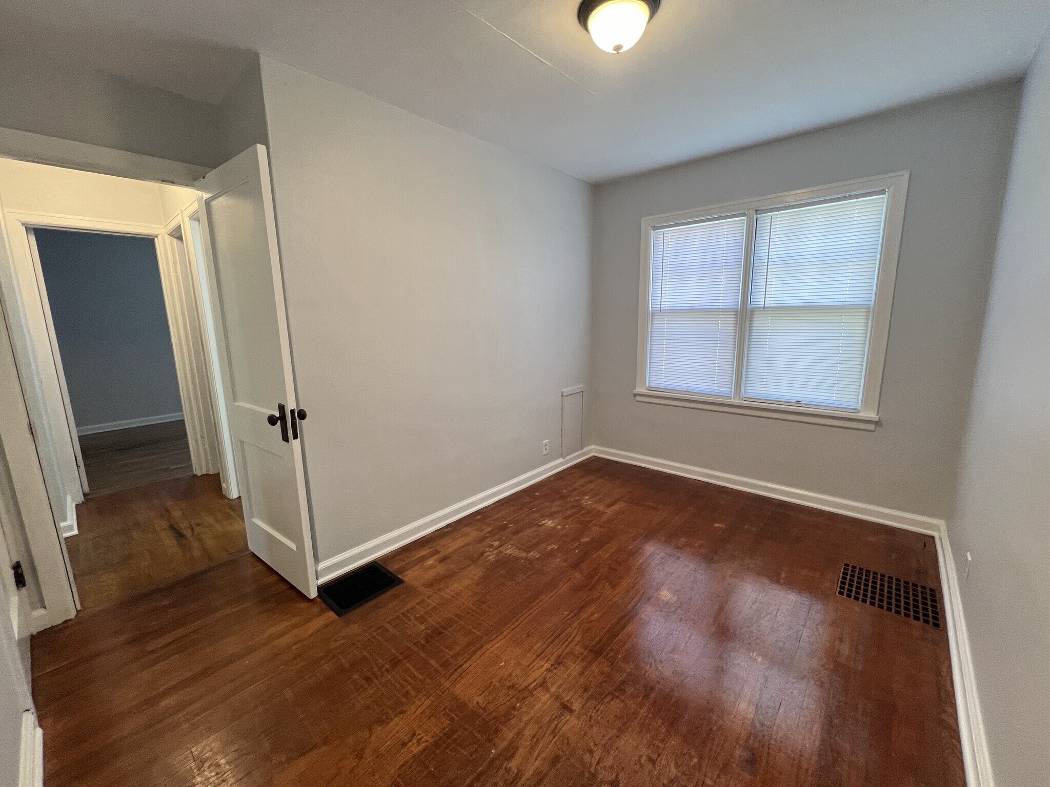 Building Photo - 2021 N Maplewood Ave