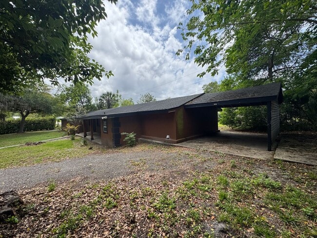 Building Photo - GORGEOUS! 5 Bedroom, 3 Bathroom Home in Deland!