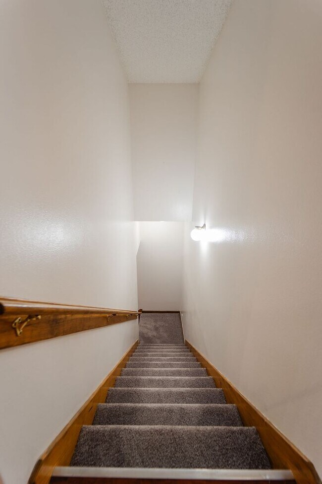 Building Photo - Beautiful 4 bedroom, 3 bathroom home on the East End of Hot Springs Village. Pets are considered ...