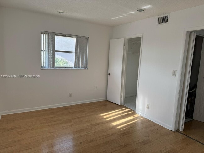 Building Photo - 1880 N Congress Ave