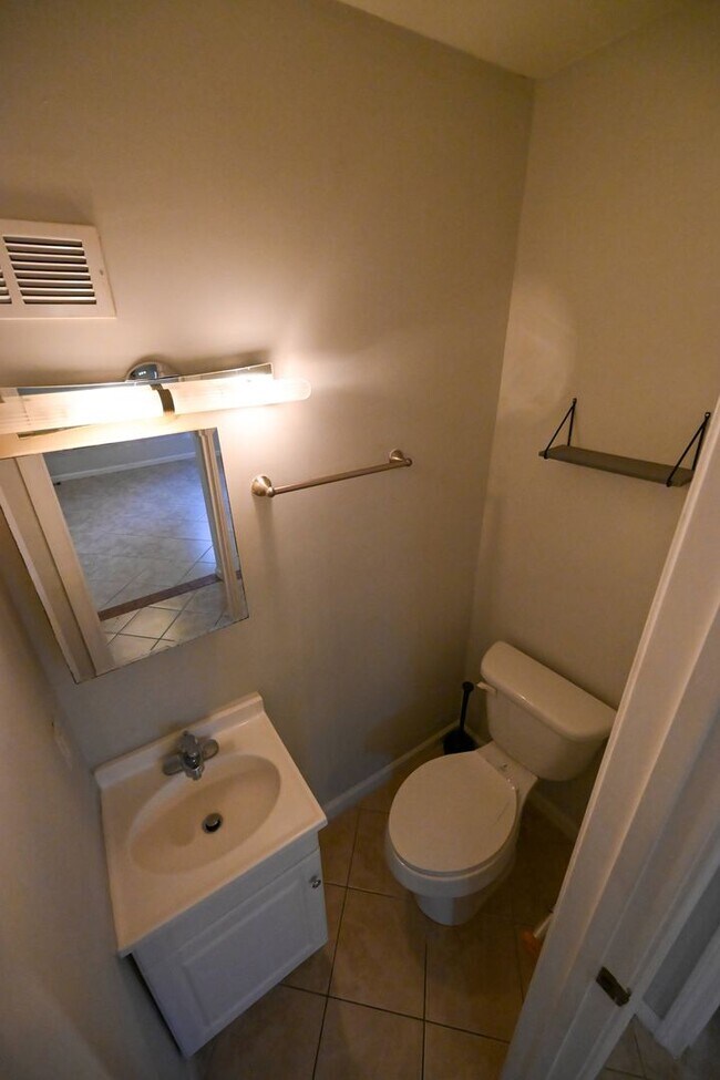 Building Photo - Stunning 3BR / 3BA Home on 2.48 Acres – Hillsborough, NC