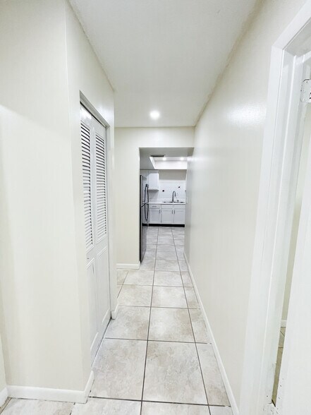 Hallway - 4583 Barclay Cres