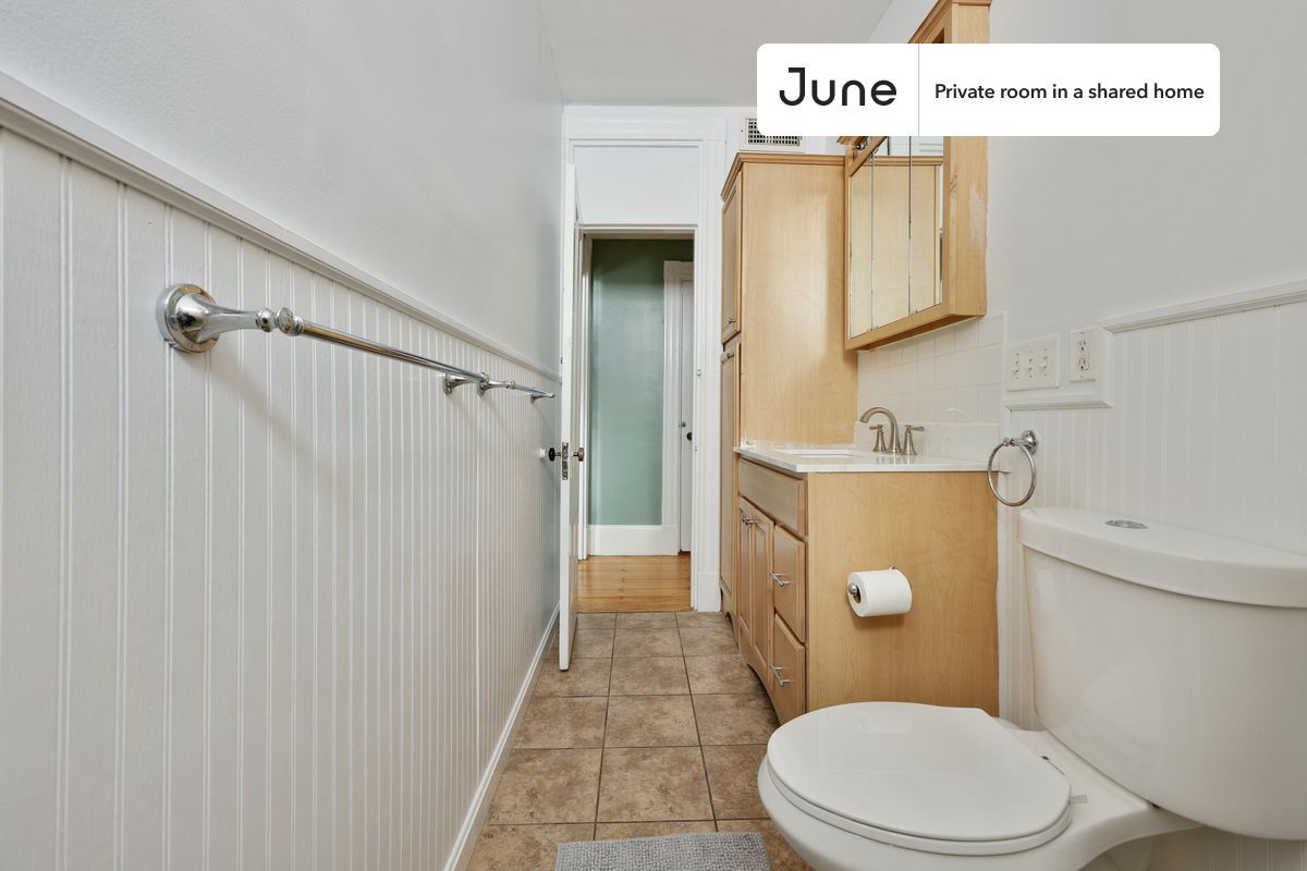 Building Photo - Room in Shared 4 bed/1 bath home