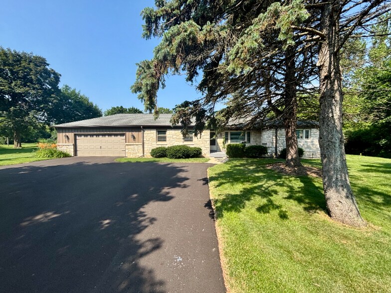 Primary Photo - 3265 Burlawn Pkwy
