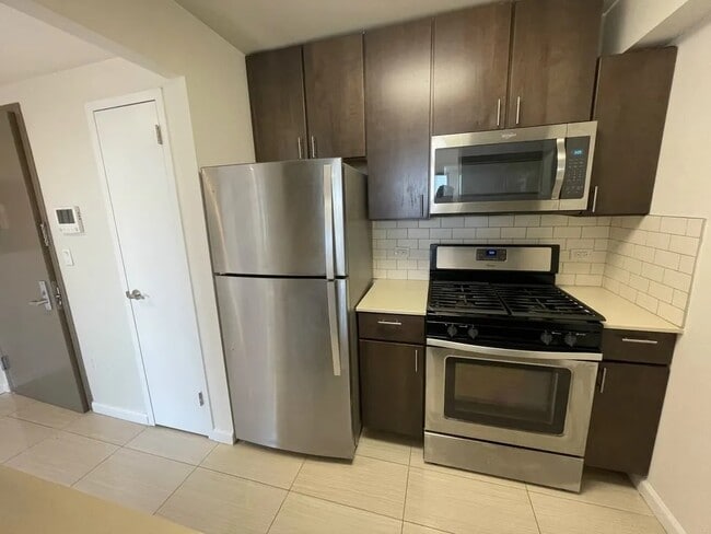 Building Photo - 2763 Morris Ave