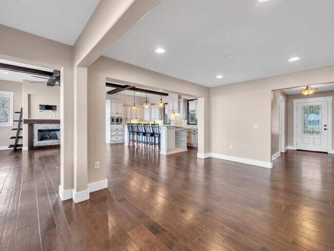 Building Photo - Waterfront Home in Niceville on the Bay wi...