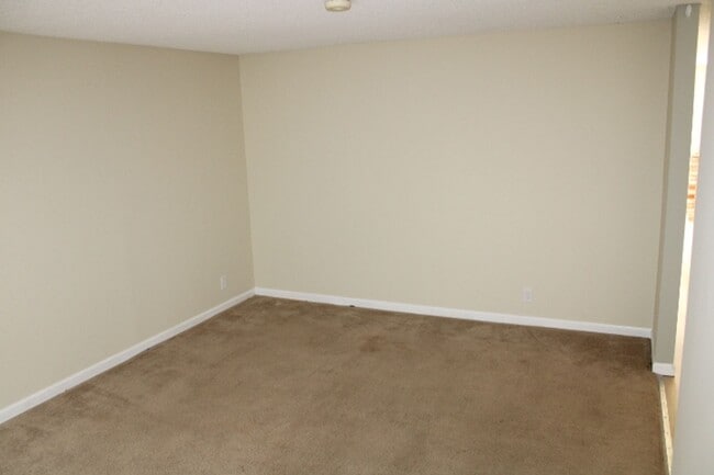 Building Photo - 1562 Partridge Dr