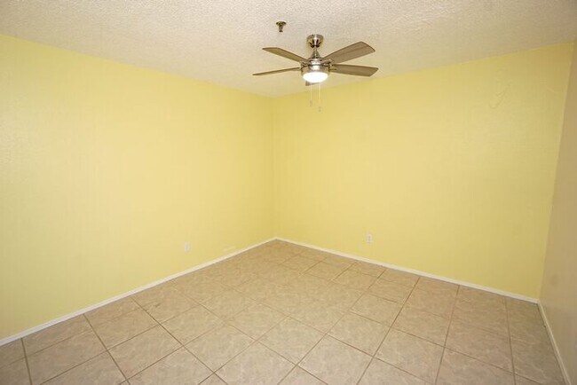 Building Photo - 2601 W Broadway Blvd