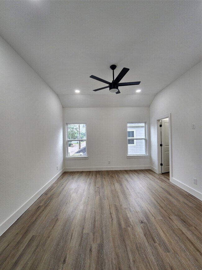 Building Photo - 650 Everett St