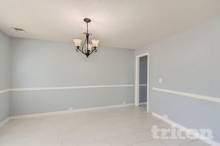 Building Photo - 904 Ambeau Cir
