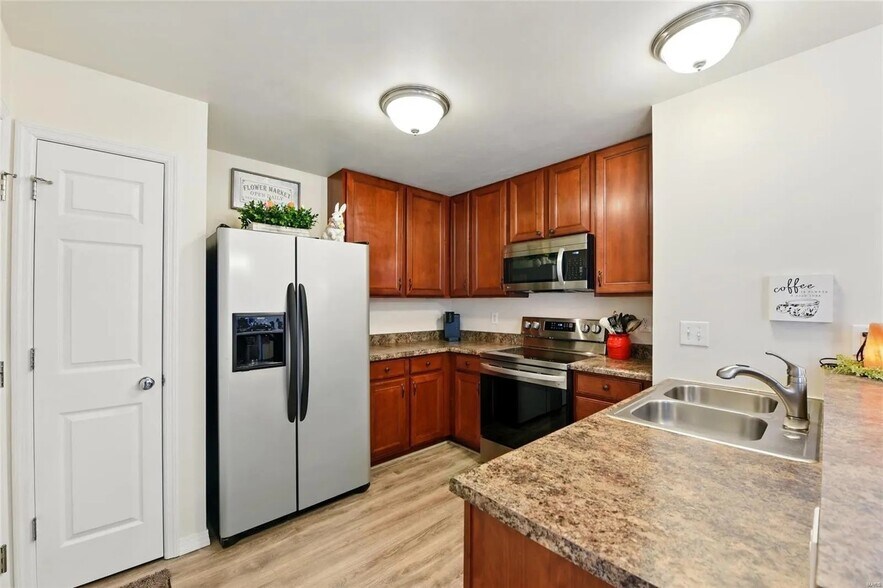 Building Photo - 1105 Ridgeway Dr