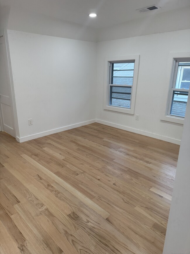 Building Photo - 263 Hawley Ave