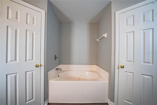 Building Photo - 233 Towhee Rd