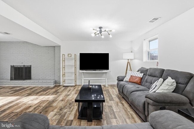 Building Photo - 6906 Berkshire Dr