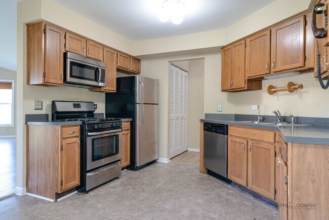 Building Photo - 305 Satinwood Terrace