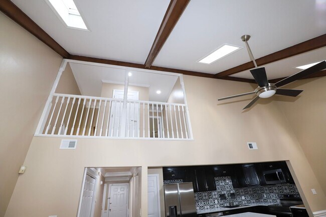 Building Photo - EXECUTIVE LUXURIOUS TOWNHOME