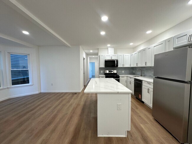 Building Photo - 27 Joyce Kilmer Ave