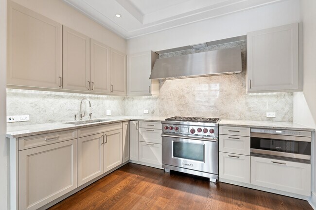 Building Photo - 118 E Erie St