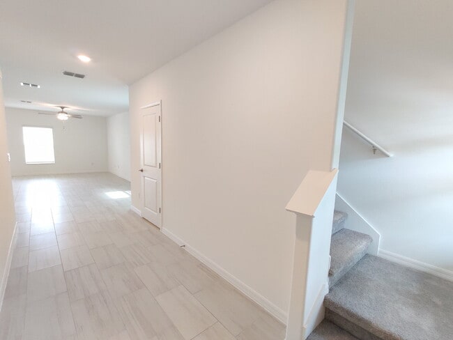 Building Photo - Spacious 5-Bedroom Home with First-Floor Owner's Suite in Land O' Lakes