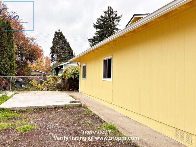 Building Photo - 1029 C St