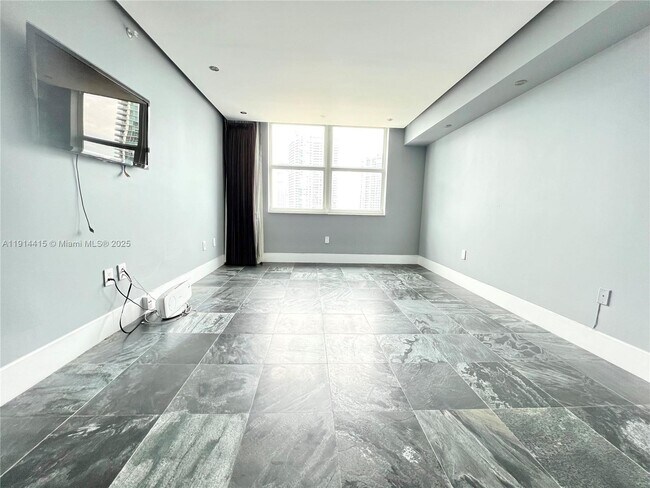 Building Photo - 31 SE 5th St