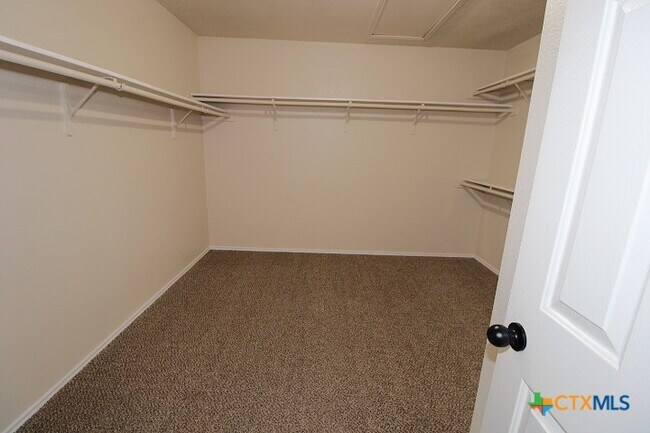 Building Photo - 6401 Nessy Dr