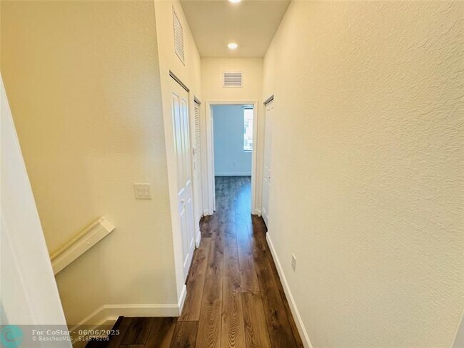 Building Photo - 408 NE 208th Terrace