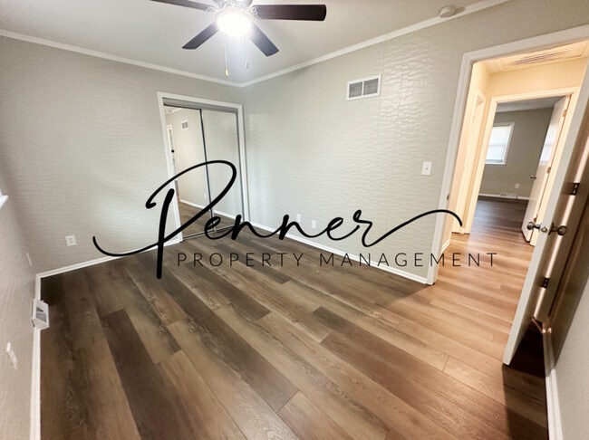 Building Photo - 1715 E T C Lea Rd